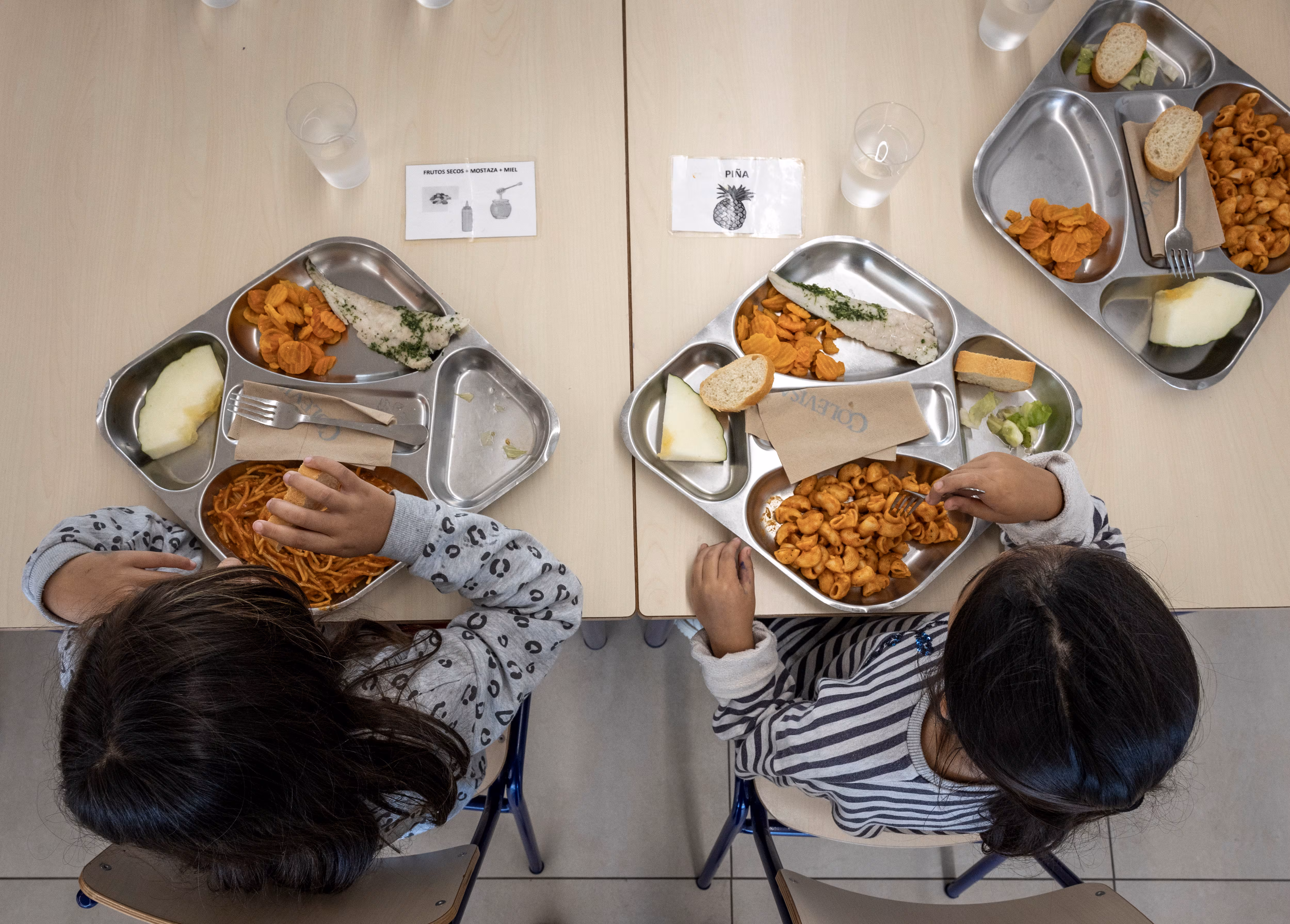 Recetas que sí funcionan contra la obesidad infantil: alertas en las etiquetas, coto a la publicidad y fin a la comida basura en colegios
